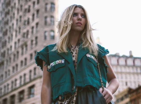 Reinterprets the classic bookshelf